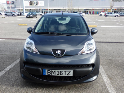 Peugeot 107 5 Portas - caixa automática