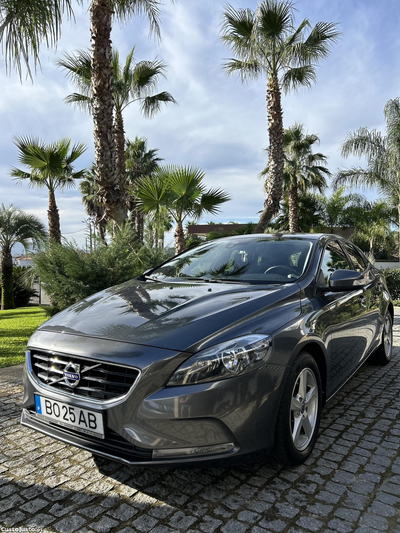 Volvo V40 D2 (Como novo)