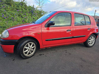 Renault Clio 1.2 com 2 anos de inspecção