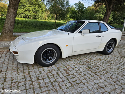 Porsche 944