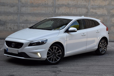 Volvo V40 2.0 D4 R-Design