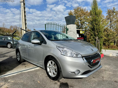 Peugeot 208 carro