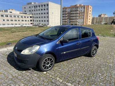 Renault Clio R 1.4 com A/C Ano 2005