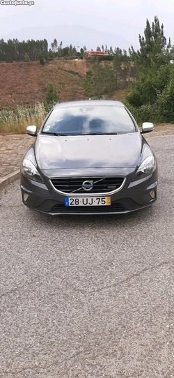 Volvo V40 R design