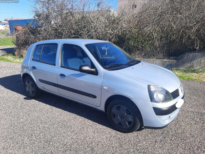 Renault Clio 1.2 Authentic poucos kms