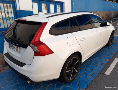 Volvo V60 D2 R-Design Full extras