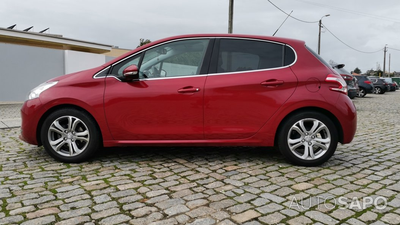 Peugeot 208 1.2 PureTech Allure de 2013