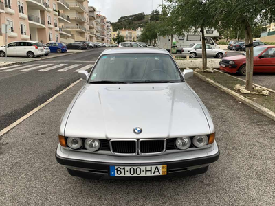 BMW Série 7 730 i V8