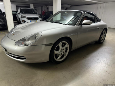 Porsche 911 Carrera 4 (996)