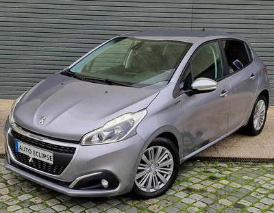 Peugeot 208 SIGNATURE