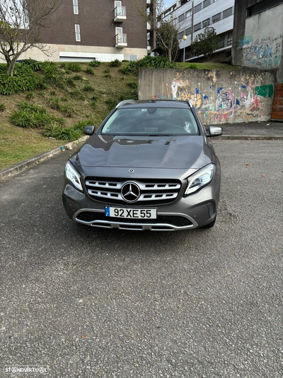 Mercedes-Benz GLA 220 d 4Matic 7G-DCT Style