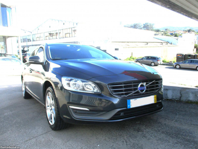 Volvo V60 2.0 D4 Momentum Plus Geartronic 180 cv