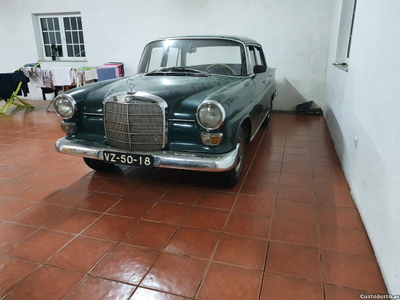 Mercedes-Benz  190 C rabo de peixe