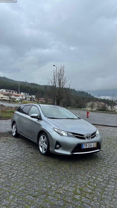 Toyota Auris .