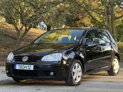 VW Golf 2.0TDi Confortline (Caixa Automática)