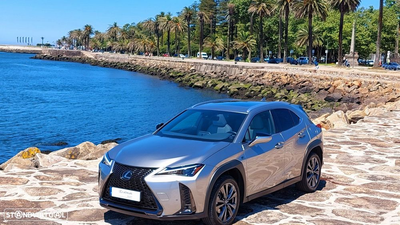 Lexus UX 250h Sport