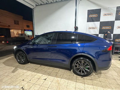 Tesla Model X 75D