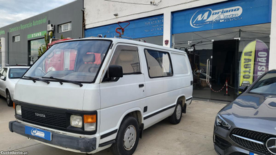 Toyota HiAce 6 Lugares