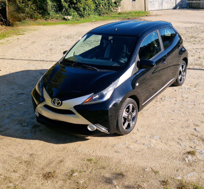 Toyota Aygo 1.0 gasolina X-PLAY