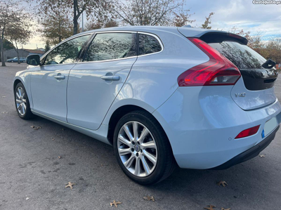 Volvo V40 1.6 D2 Eco Summum (SINISTRADO)