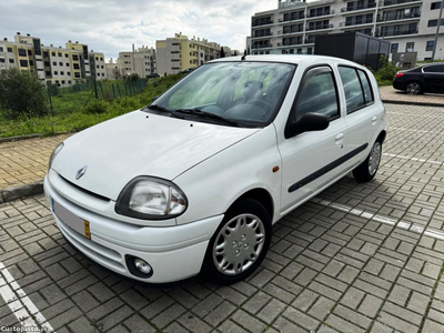 Renault Clio 1.2 RN (Apenas 1 Proprietário)