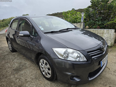 Toyota Auris 1.4 d4d (diesel)