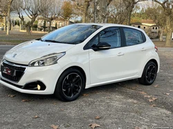 Peugeot 208 1.6 HDI Style - 100 CV