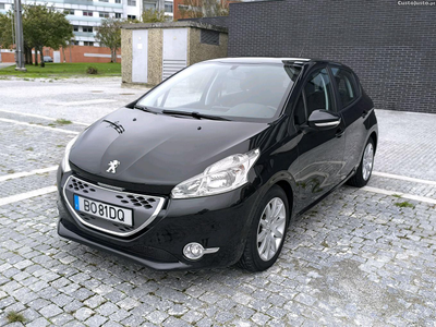 Peugeot 208 1,4 HDI CAIXA AUTOMÁTICA 5 PORTAS