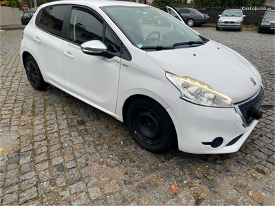 Peugeot 208 1.6 HDI STYLE 5Lugares