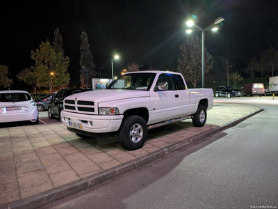 Dodge RAM 500 4X4 Club Cab 6 Lugares