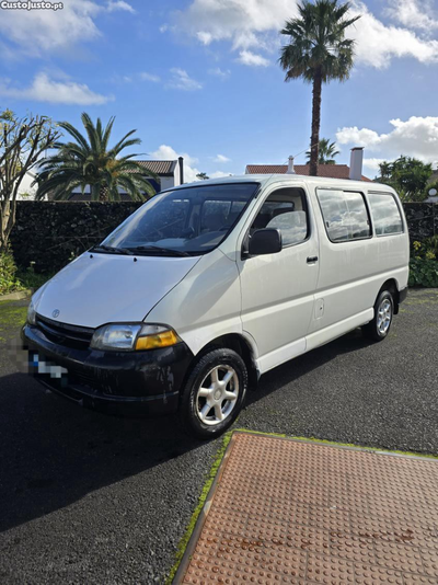 Toyota HiAce 2.4 Diesel 9 lugares