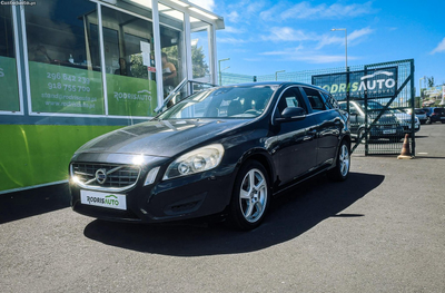 Volvo V60 1.6 115 CV D2 Drive Momentum 5P 5L