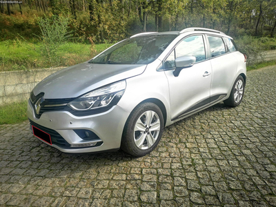 Renault Clio  IV 1.5 DCI 90cv Sport Tourer c/ GPS - Vidros Escuros