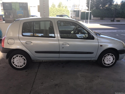 Renault Clio RT 1.2 8V