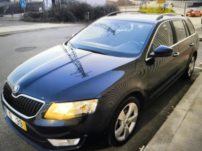 Skoda Octavia 1.6 TDi Elegance 105cv Nacional