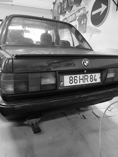 BMW 324 E30