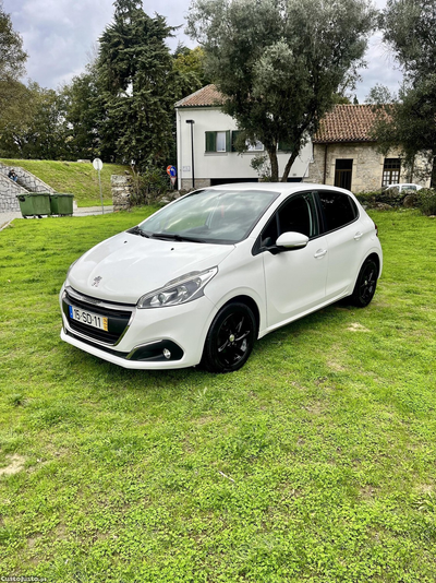 Peugeot 208 1.6Hdi Allure Active Full Extras 1Dono 133.000km reais