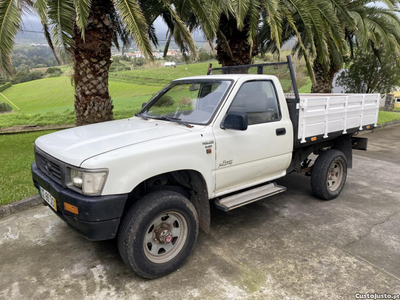 Toyota Hilux 2.4