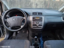 Toyota Avensis Verso D4D