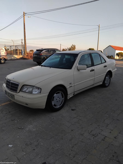 Mercedes-Benz C 220 4portas