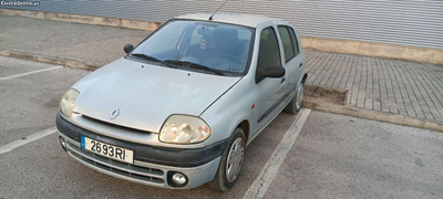 Renault Clio rxe 1.4i 16v (para restauro)