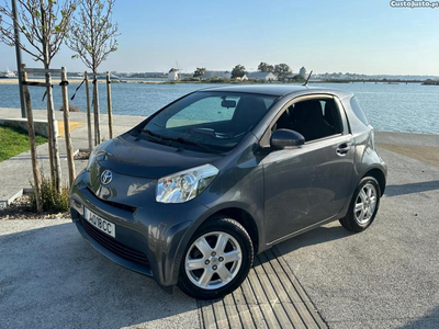 Toyota iQ 1.0 VVT-i, 68 CV iQ AC