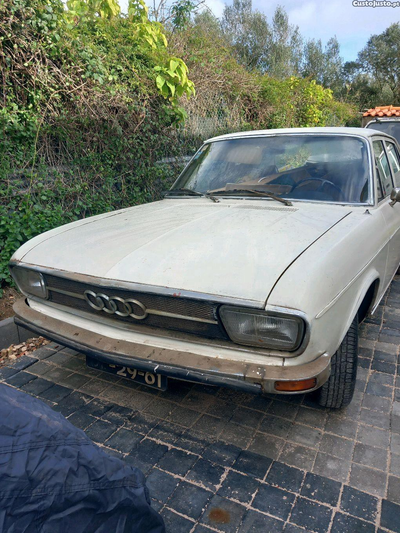 Audi 100 fechado