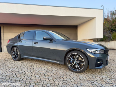 BMW 330 e Pack Desportivo M Auto