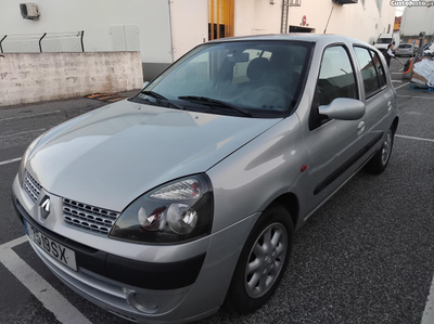 Renault Clio 1.2 gasolina econômico 2250euros