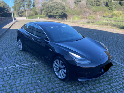 Tesla Model 3 SR+