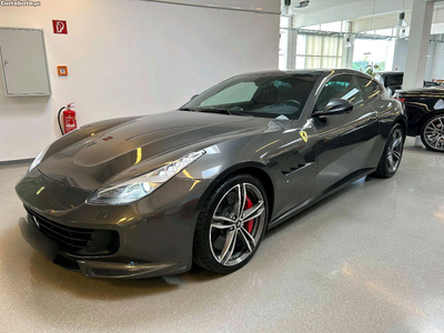 Ferrari GT4 lusso v12