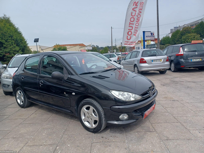 Peugeot 206 1.2i   com  Ar condicionado  ( Viatura  Nacional)