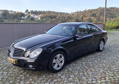 Mercedes-Benz E 220 CDi Cx aut. Nacional de 2007 Ler Descrição