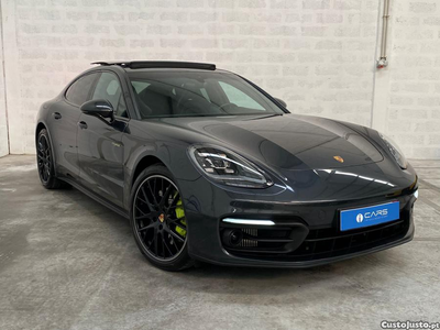 Porsche Panamera 4 E-Hybrid Platinum